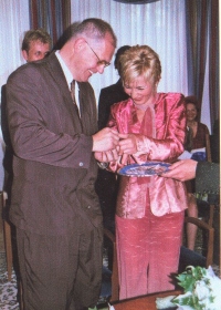 Claus marries Elena