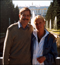 The couple in front of a palace in St. Petersburg