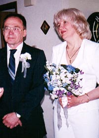 Larry made her proposal to become his wife and Vera agreed. Soon they got married.