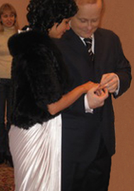 Tim and Tatiana are putting on the rings
